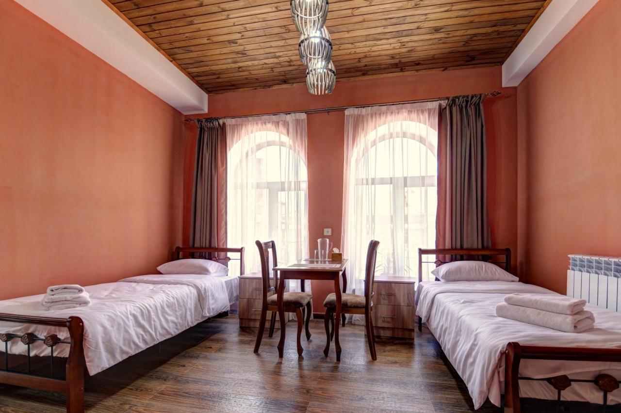 Hotel SESIL Gjoemri Buitenkant foto
