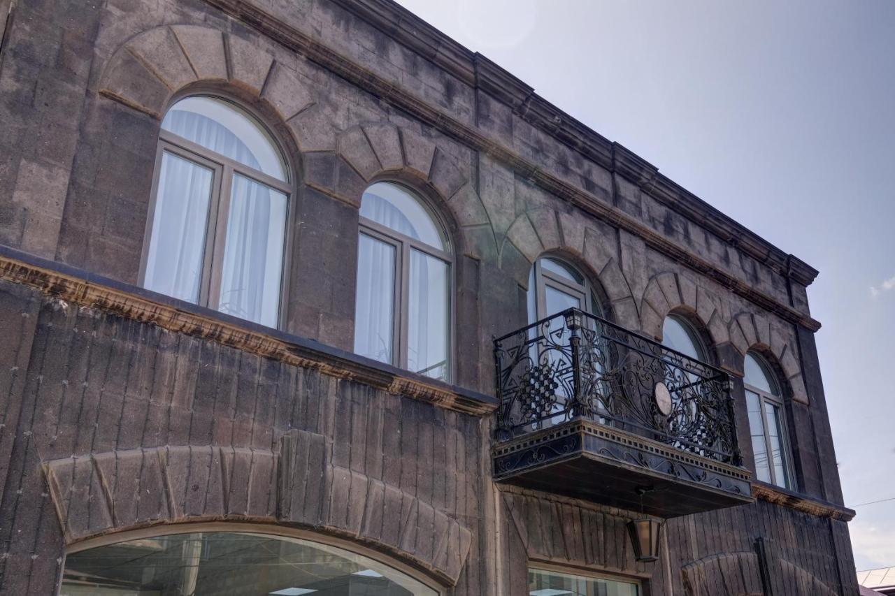 Hotel SESIL Gjoemri Buitenkant foto